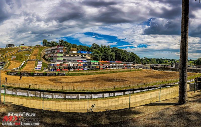 3-PANORAMA-STARTING-MOTOCROSS-GP-10-FRA-2022_O01