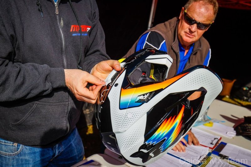 CONTROLL-HELMETS-MOTOCROSS-GP-1-UK-2022