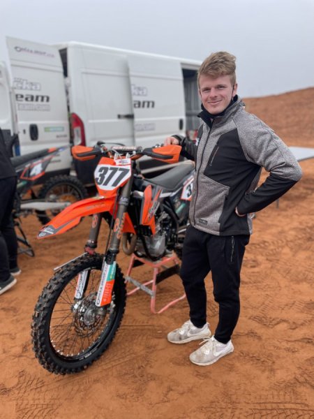 7D21F2FC-74E8-49AF-AC8C-7EFDC2F0C55F